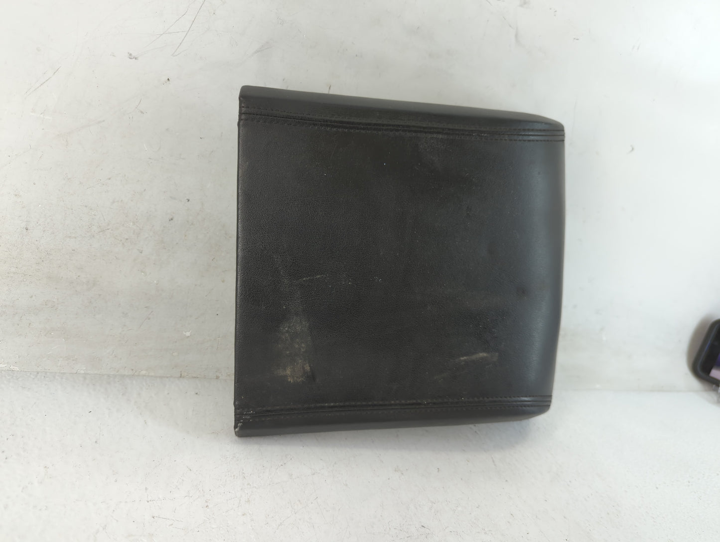 2007 Lincoln Navigator Center Floor Console Fits OEM Used Auto Parts - Oemusedautoparts1.com