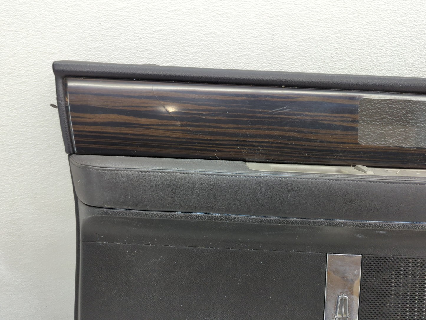 2007 Lincoln Navigator Front Right Passenger Interior Door Panel Trim - Oemusedautoparts1.com