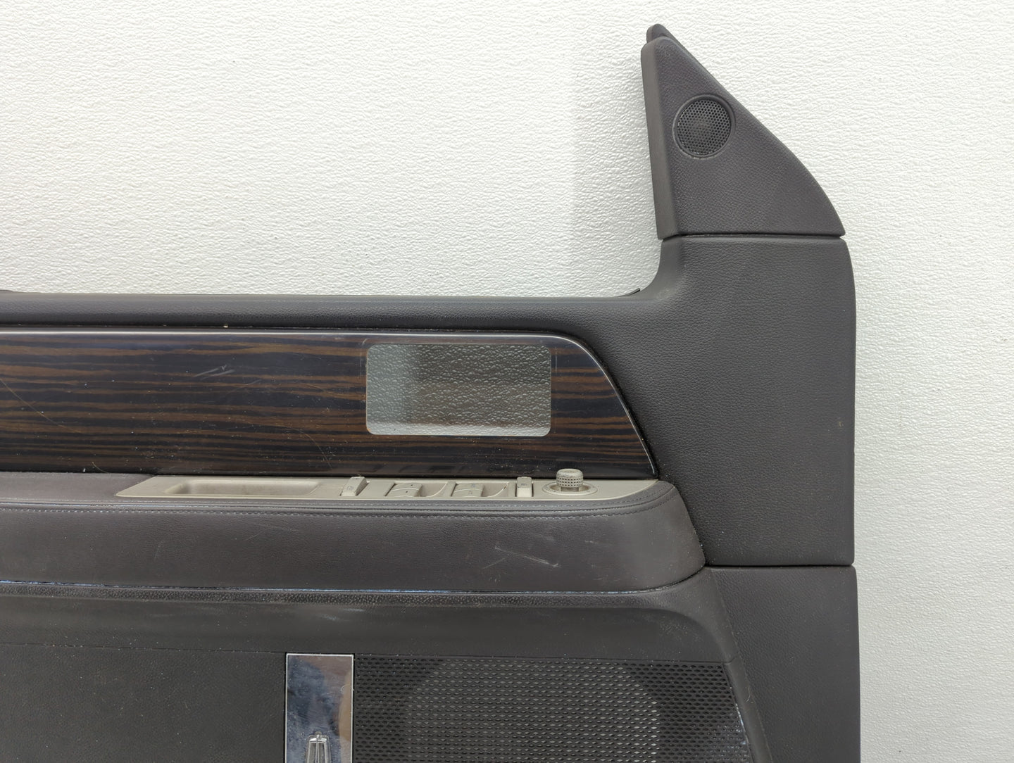 2007 Lincoln Navigator Front Right Passenger Interior Door Panel Trim - Oemusedautoparts1.com