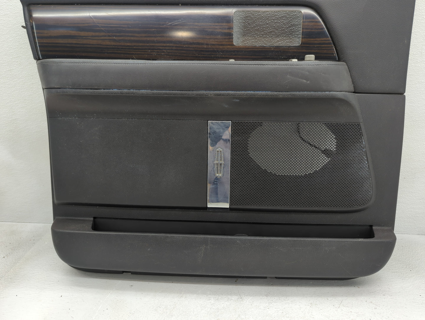 2007 Lincoln Navigator Front Right Passenger Interior Door Panel Trim - Oemusedautoparts1.com
