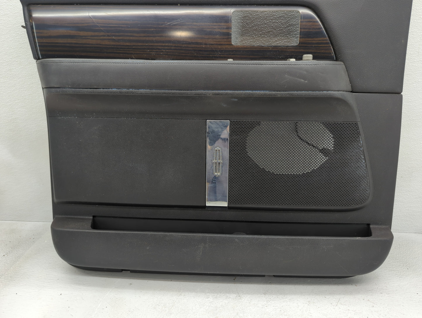2007 Lincoln Navigator Front Right Passenger Interior Door Panel Trim - Oemusedautoparts1.com