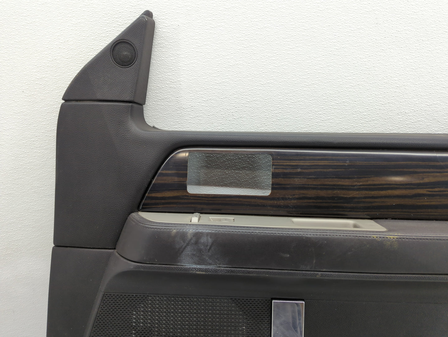 2007 Lincoln Navigator Front Right Passenger Interior Door Panel Trim - Oemusedautoparts1.com
