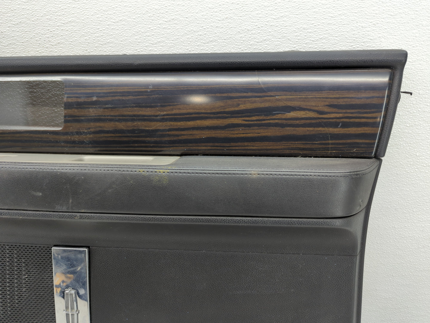 2007 Lincoln Navigator Front Right Passenger Interior Door Panel Trim - Oemusedautoparts1.com
