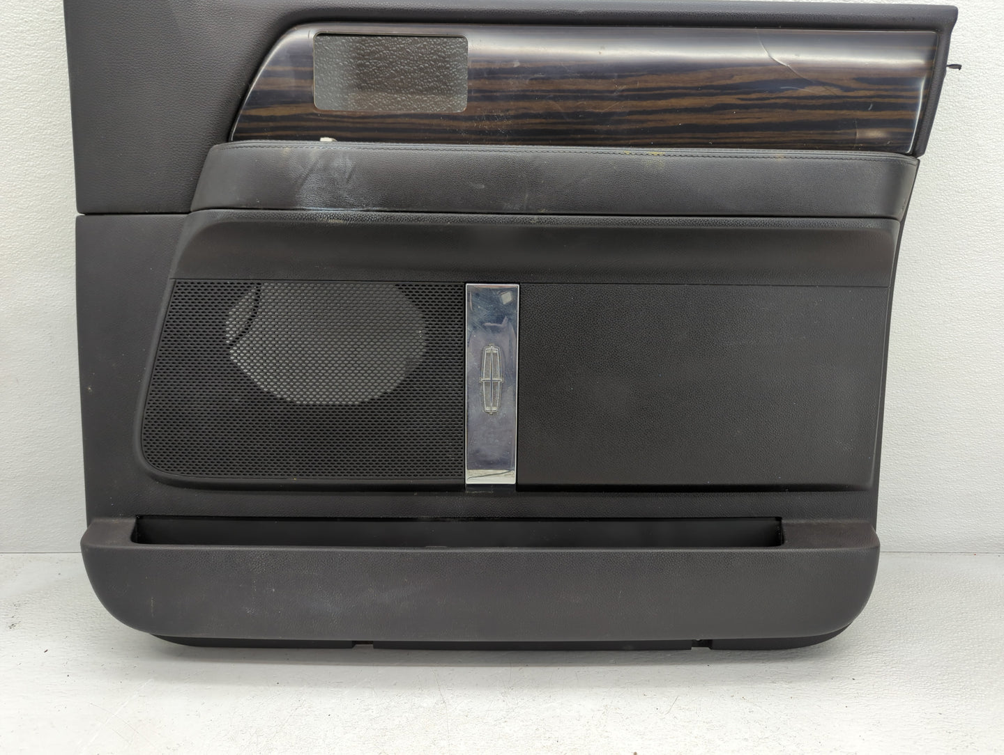2007 Lincoln Navigator Front Right Passenger Interior Door Panel Trim - Oemusedautoparts1.com