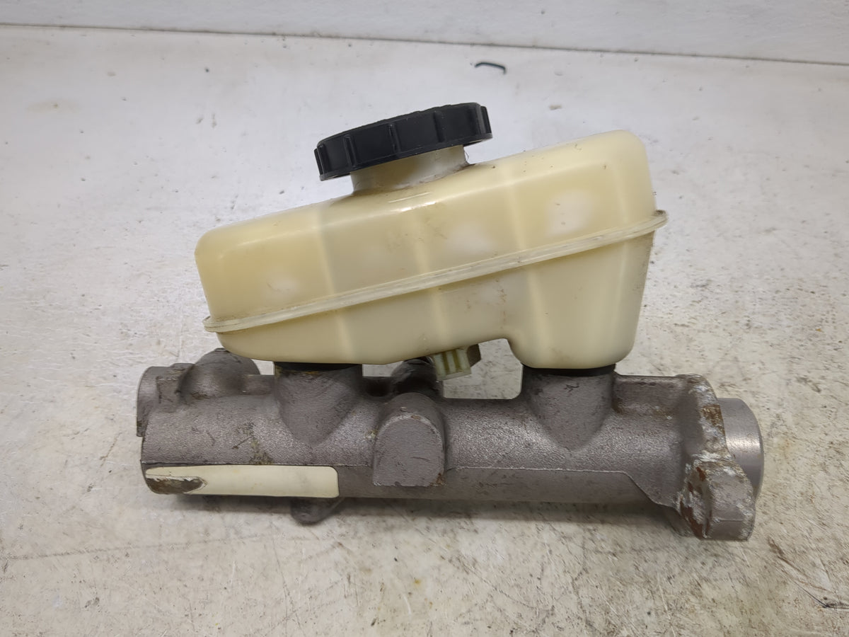 2001-2011 Lincoln Town Car Brake Master Cylinder 1512840 - Oemusedautoparts1.com
