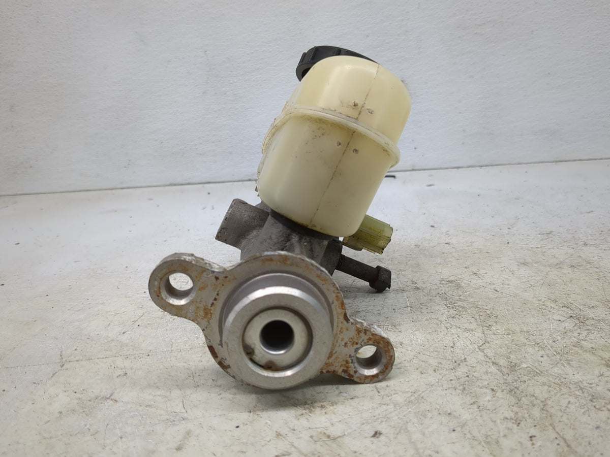 2001-2011 Lincoln Town Car Brake Master Cylinder 1512840 - Oemusedautoparts1.com
