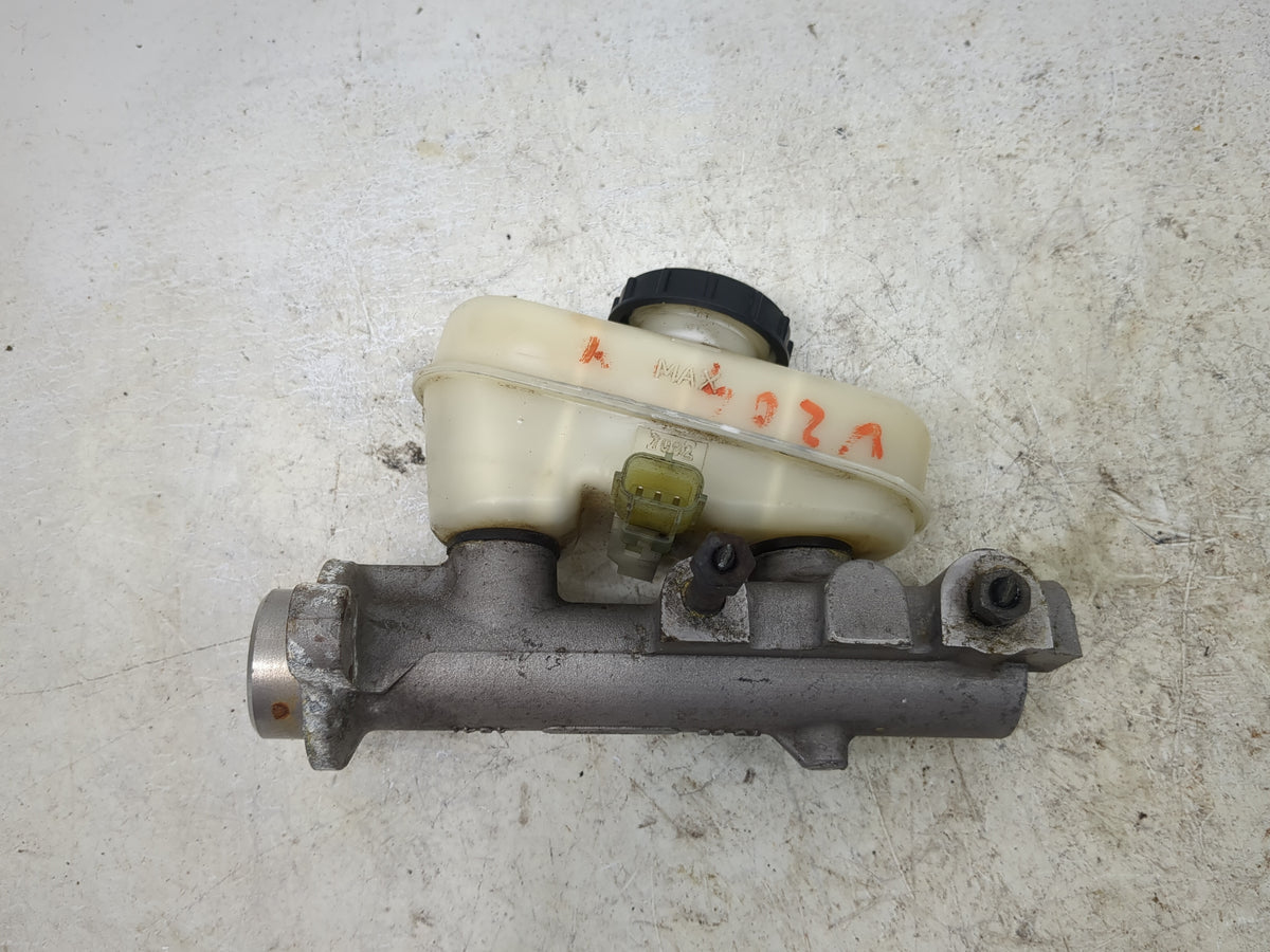 2001-2011 Lincoln Town Car Brake Master Cylinder 1512840 - Oemusedautoparts1.com