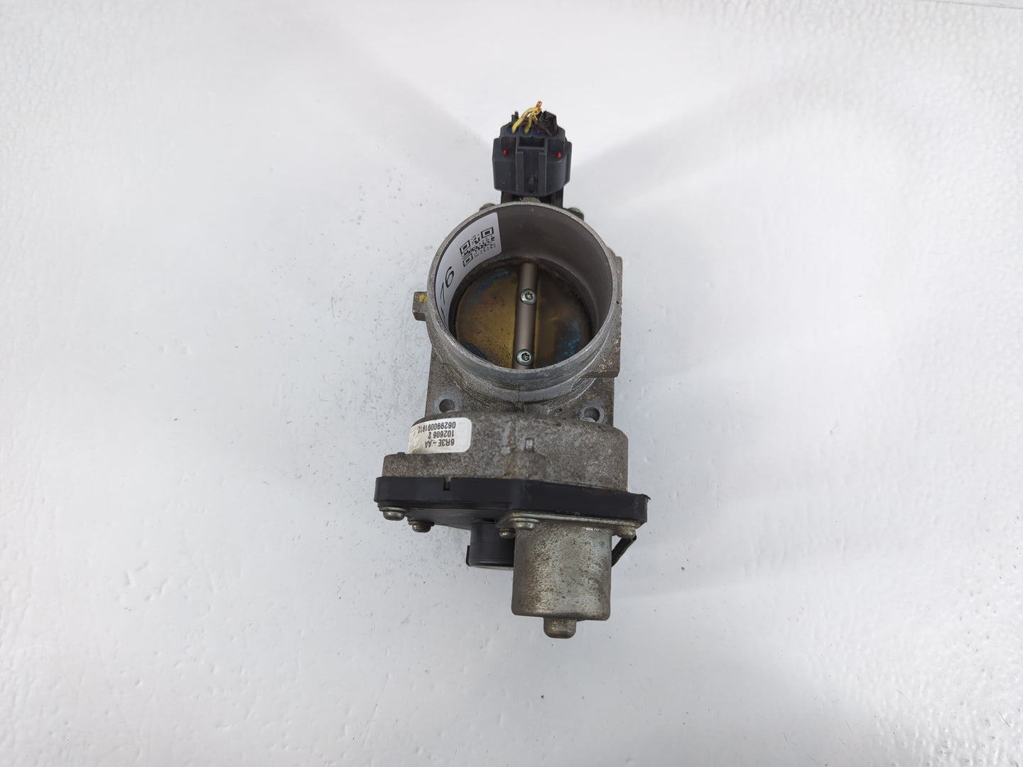 2005-2011 Lincoln Town Car Throttle Body P/N:102606 2 6R3E-AA Fits OEM Used Auto Parts - Oemusedautoparts1.com