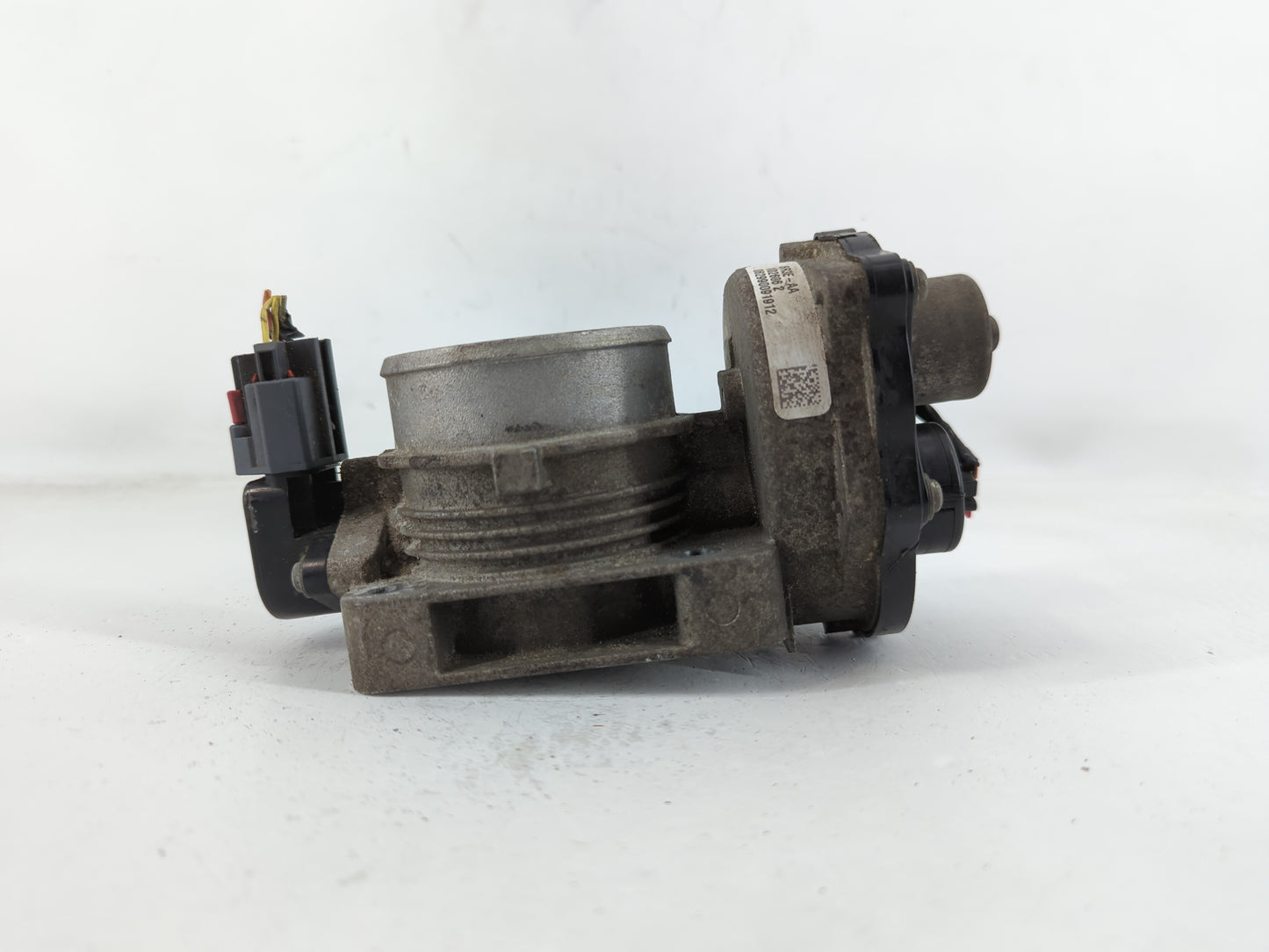 2005-2011 Lincoln Town Car Throttle Body P/N:102606 2 6R3E-AA Fits OEM Used Auto Parts - Oemusedautoparts1.com