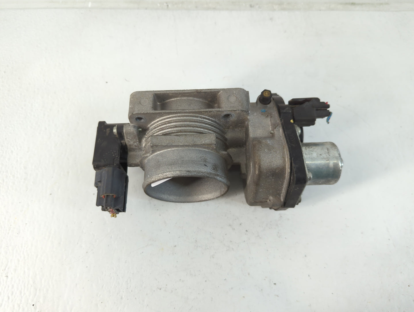 2005-2011 Lincoln Town Car Throttle Body P/N:062070056512 072606 2 Fits OEM Used Auto Parts - Oemusedautoparts1.com