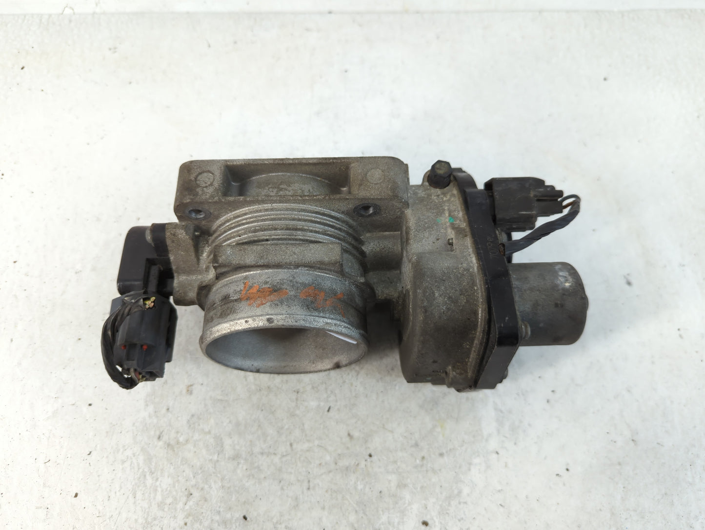2005-2011 Lincoln Town Car Throttle Body P/N:040207 2 6R3E-AA Fits OEM Used Auto Parts - Oemusedautoparts1.com
