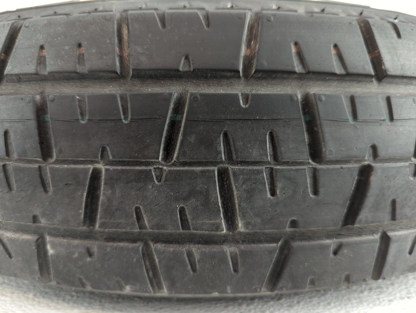 2007 Lincoln Town Car Spare Donut Tire Wheel Rim Oem - Oemusedautoparts1.com