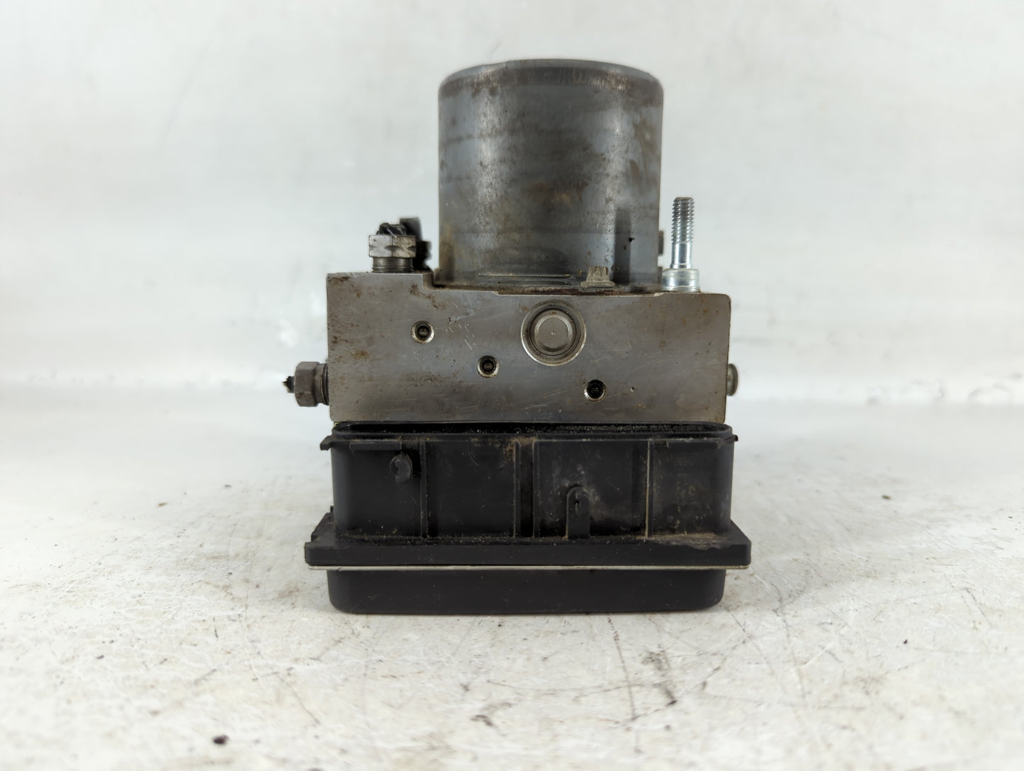 2007 Maserati Quattroporte ABS Pump Control Module Replacement P/N:216332 0 265 234 509 Fits OEM Used Auto Parts - Oemusedau