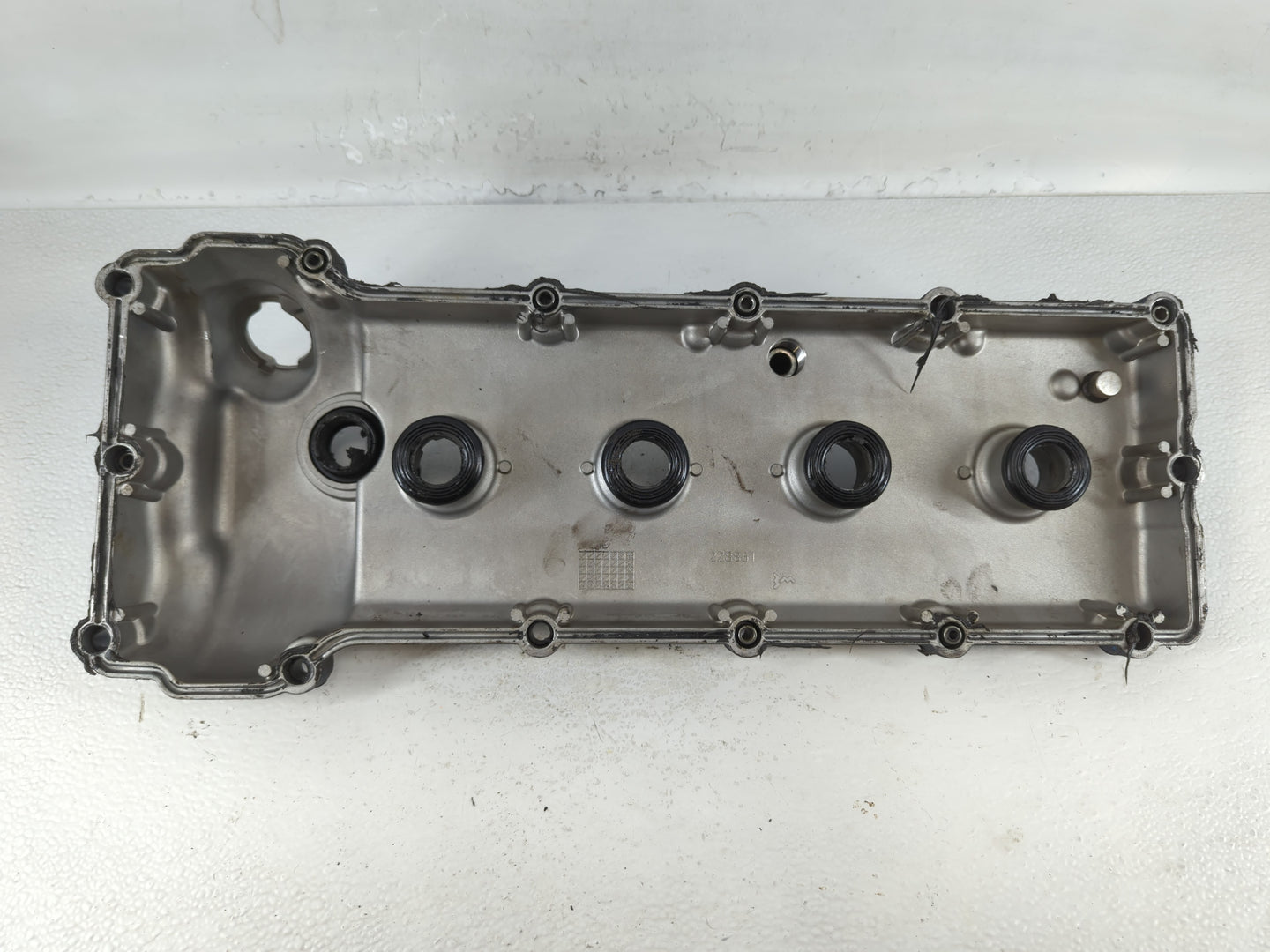 2007 Maserati Quattroporte Driver Left Cylinder Head Valve Cover P/N:228861 Fits OEM Used Auto Parts - Oemusedautoparts1.com