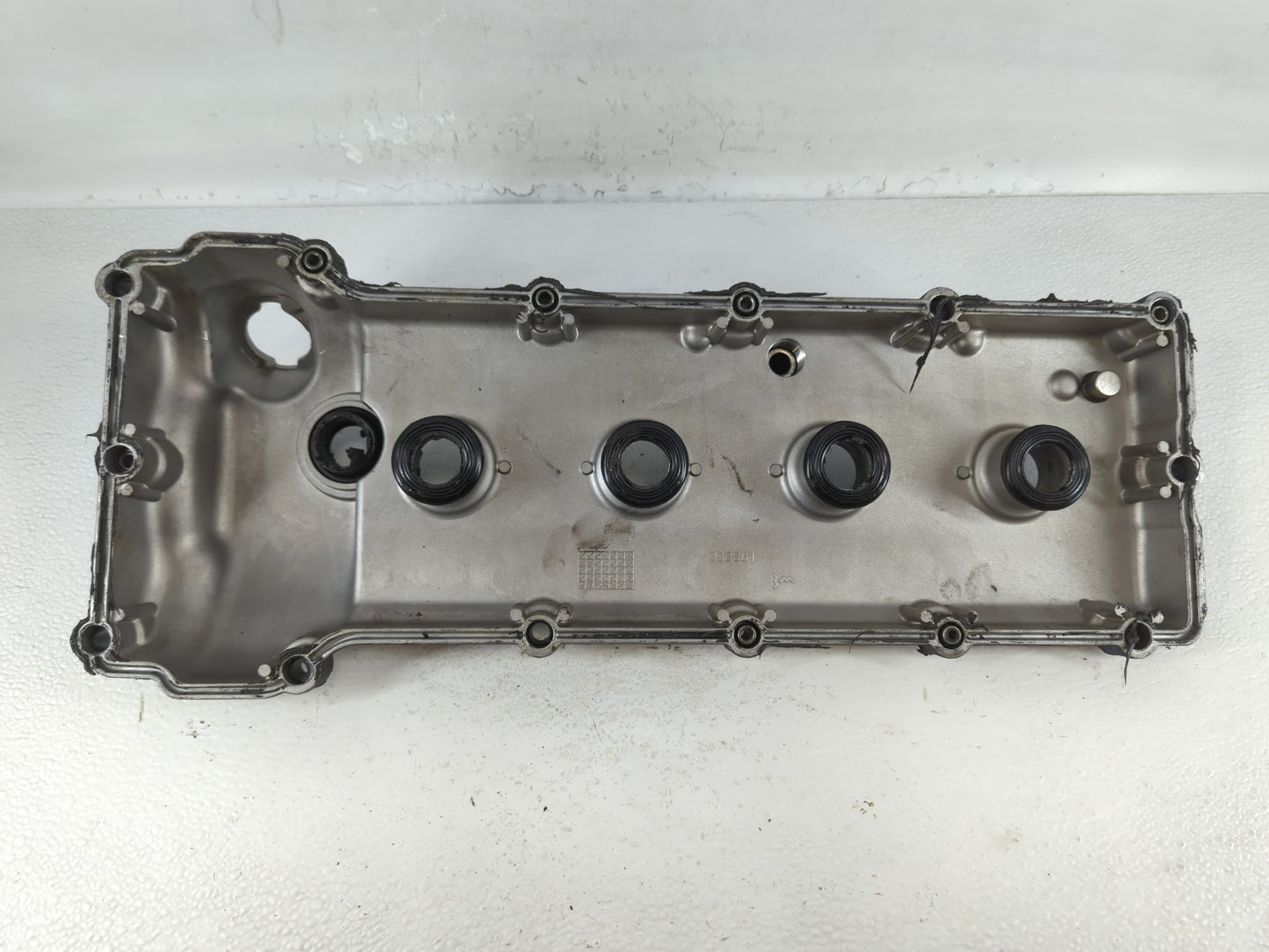 2007 Maserati Quattroporte Driver Left Cylinder Head Valve Cover P/N:228861 Fits OEM Used Auto Parts - Oemusedautoparts1.com