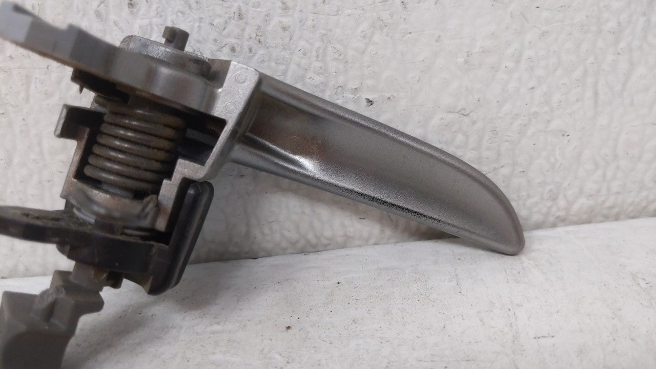 2007 Mazda 3 Passenger Front Right Door Handle Exterior Assembly Silver - Oemusedautoparts1.com