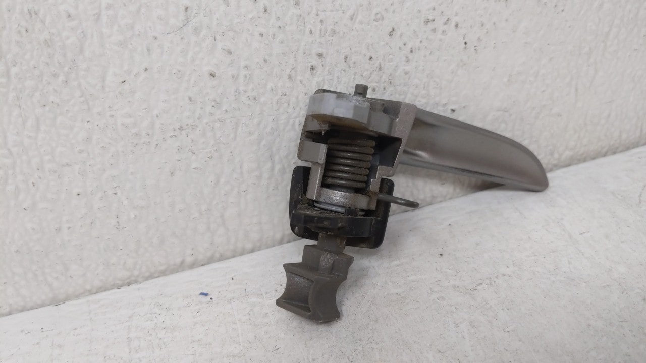 2007 Mazda 3 Passenger Front Right Door Handle Exterior Assembly Silver - Oemusedautoparts1.com