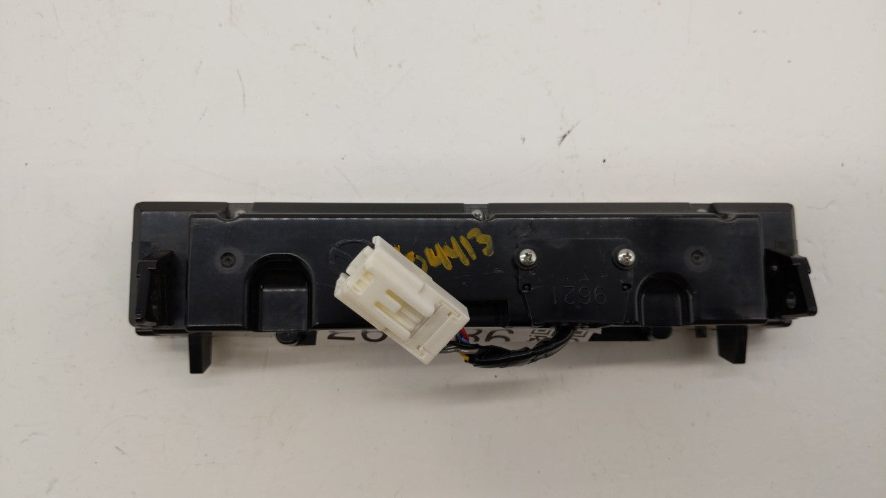 2006-2007 Mazda 3 Radio AM FM Cd Player Receiver Replacement Fits Fits 2006 2007 OEM Used Auto Parts - Oemusedautoparts1.com