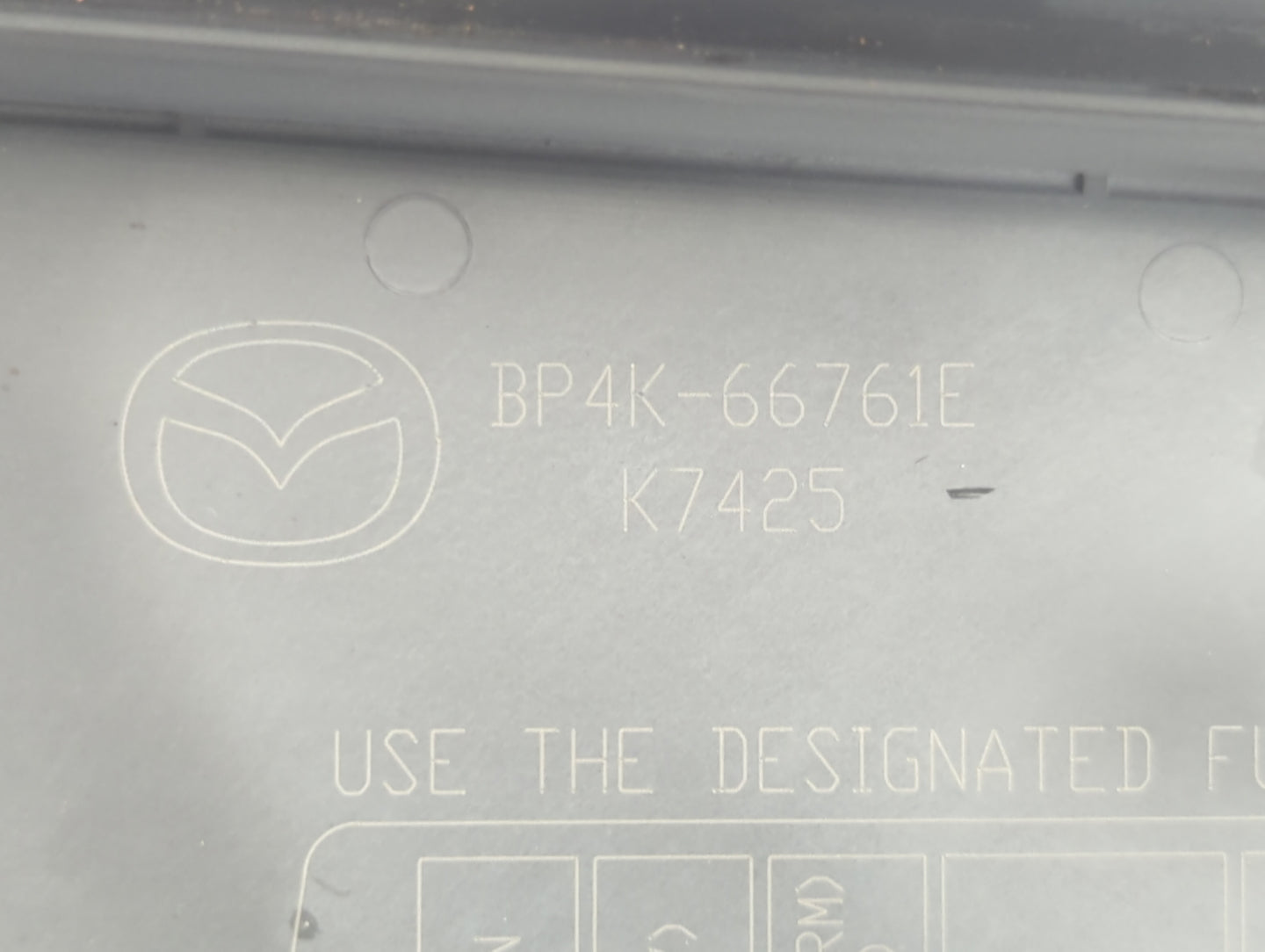 2004-2009 Mazda 3 Fusebox Fuse Box Panel Relay Module P/N:BP4K-66761E Fits Fits 2004 2005 2006 2007 2008 2009 OEM Used Auto 