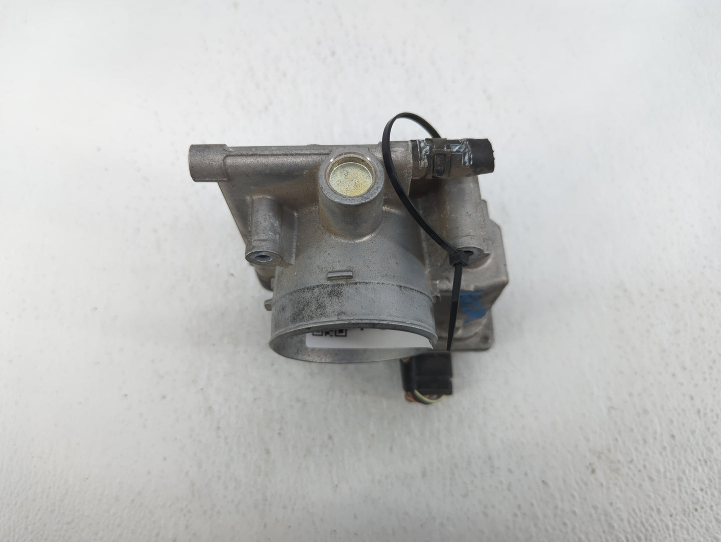 2007-2013 Mazda 3 Throttle Body P/N:L3R4 13 640 125001812 Fits Fits 2007 2008 2009 2010 2011 2012 2013 OEM Used Auto Parts -