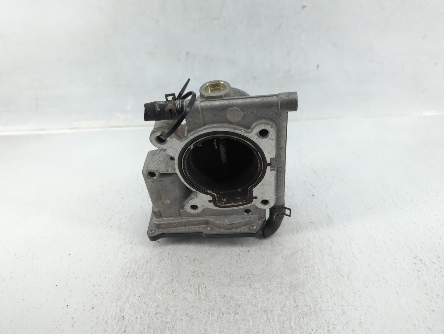 2007-2013 Mazda 3 Throttle Body P/N:L3R4 13 640 125001812 Fits Fits 2007 2008 2009 2010 2011 2012 2013 OEM Used Auto Parts -