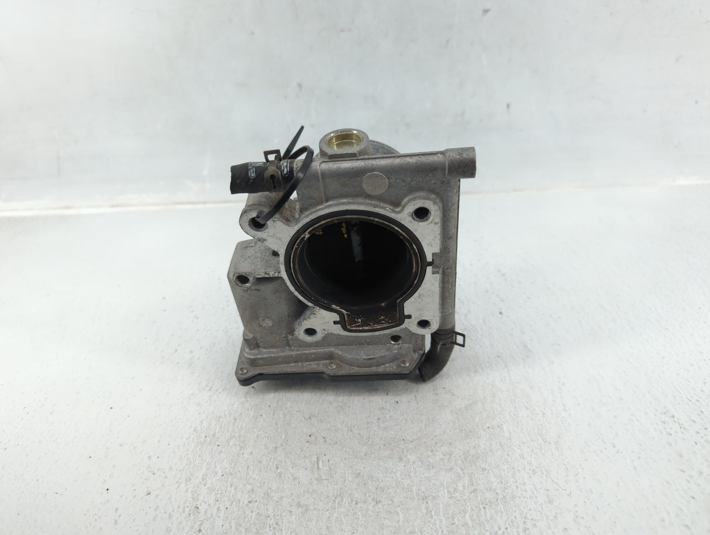 2007-2013 Mazda 3 Throttle Body P/N:L3R4 13 640 125001812 Fits Fits 2007 2008 2009 2010 2011 2012 2013 OEM Used Auto Parts -