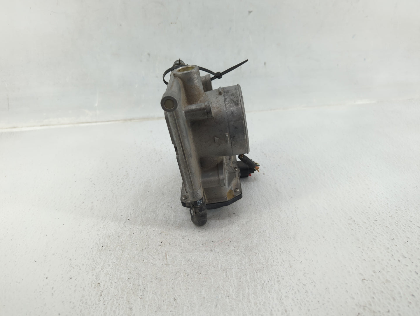 2007-2013 Mazda 3 Throttle Body P/N:L3R4 13 640 125001812 Fits Fits 2007 2008 2009 2010 2011 2012 2013 OEM Used Auto Parts -