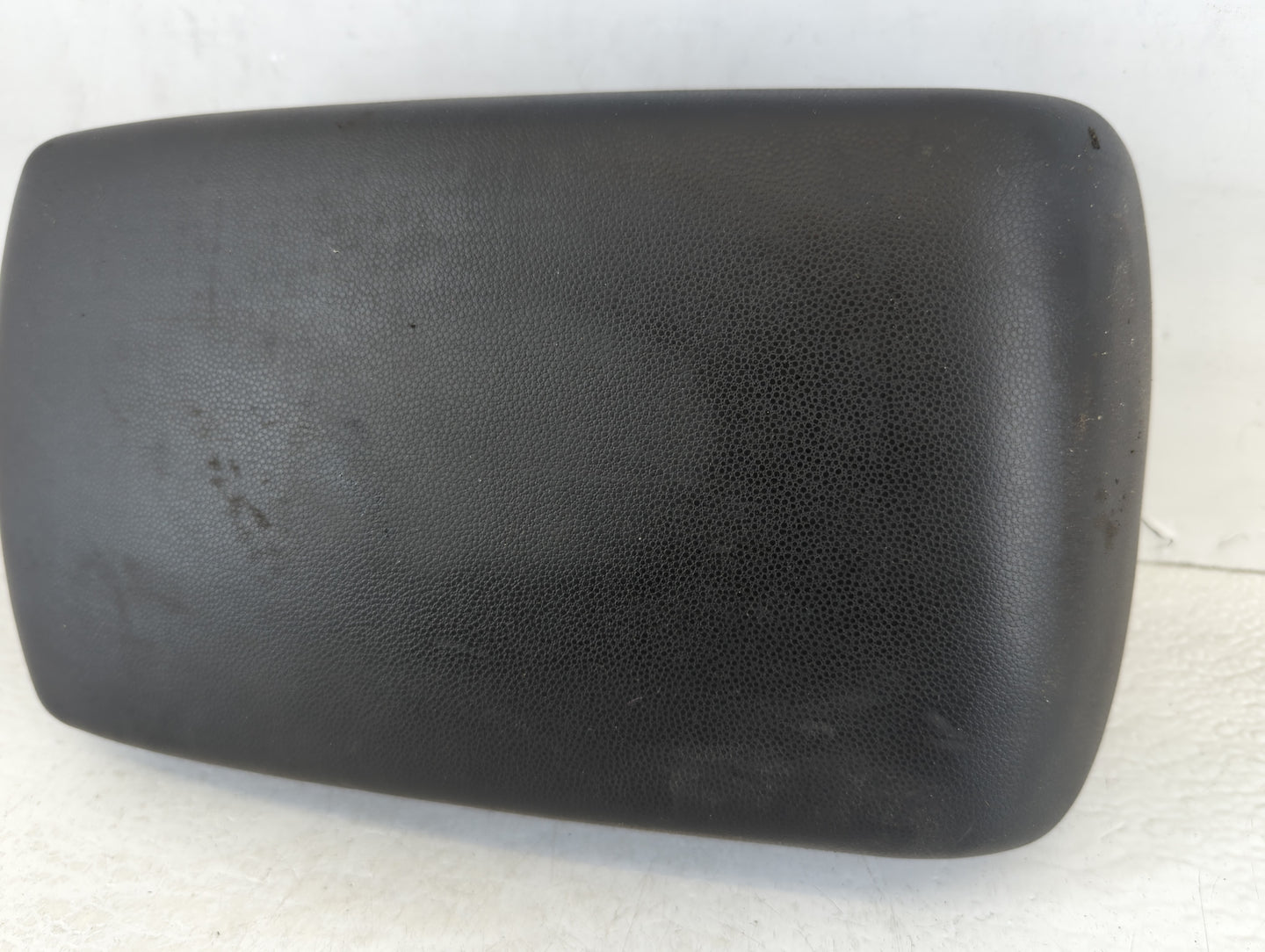 2007 Mazda 3 Center Console Armrest Cover Lid Black 677980 - Oemusedautoparts1.com