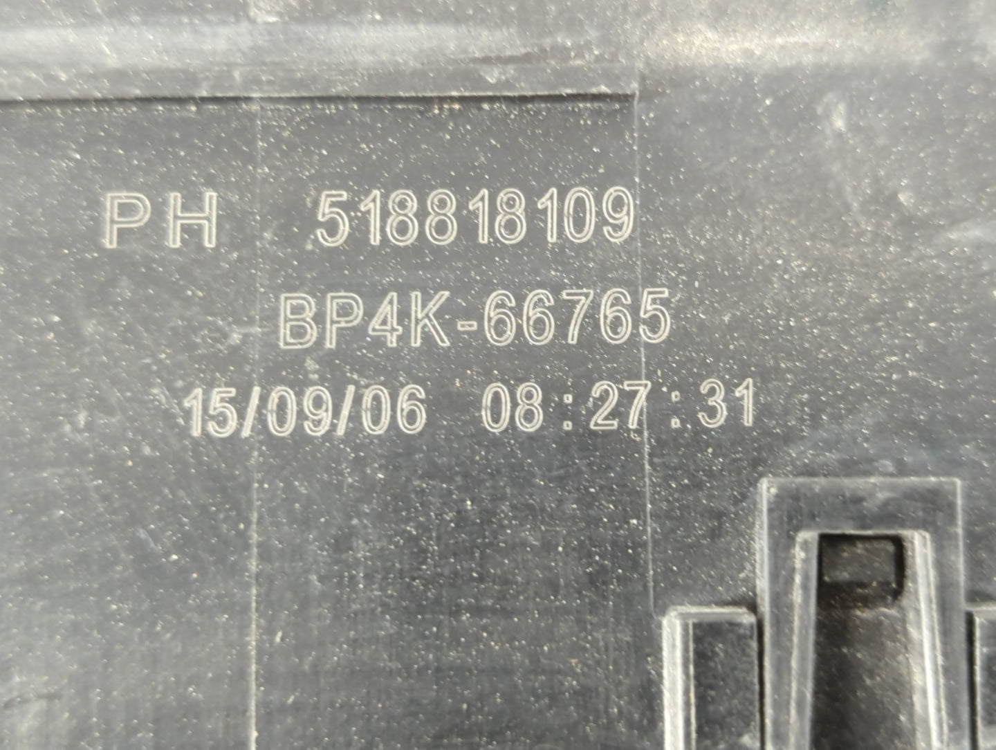 2004-2009 Mazda 3 Fusebox Fuse Box Panel Relay Module P/N:518818109 Fits Fits 2004 2005 2006 2007 2008 2009 OEM Used Auto Pa