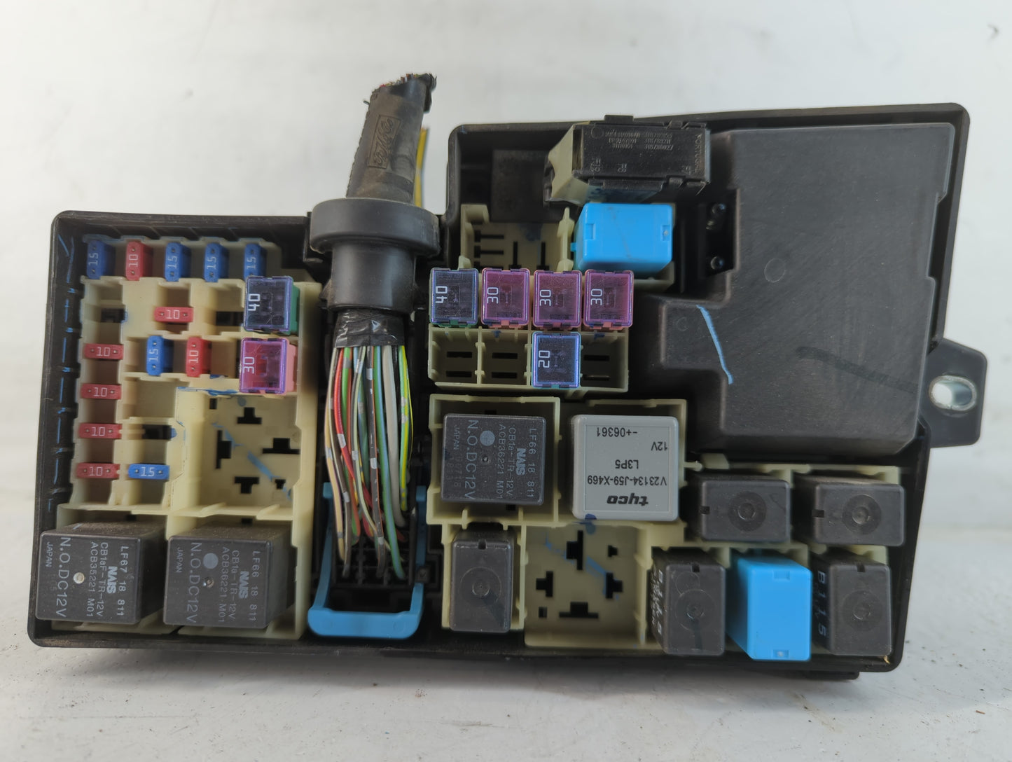 2004-2009 Mazda 3 Fusebox Fuse Box Panel Relay Module P/N:8688039 3M5T-14A142-AB Fits Fits 2004 2005 2006 2007 2008 2009 OEM