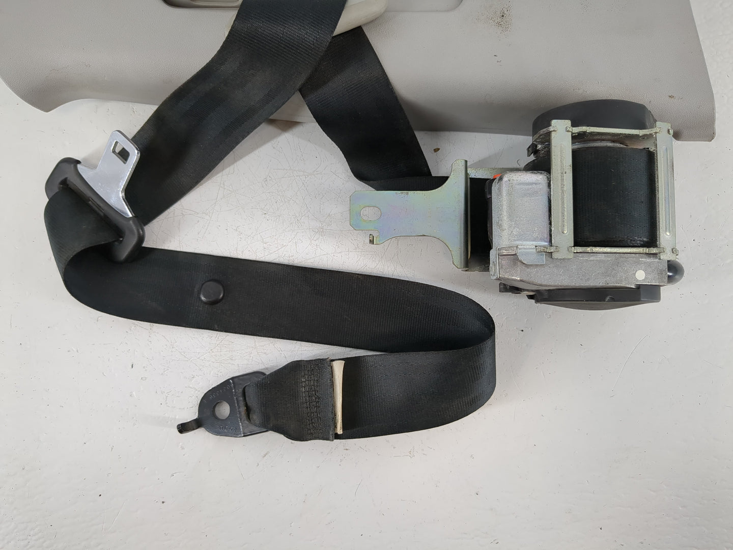 2006-2009 Mazda 3 Passenger Front Seatbelt Retractor - Oemusedautoparts1.com