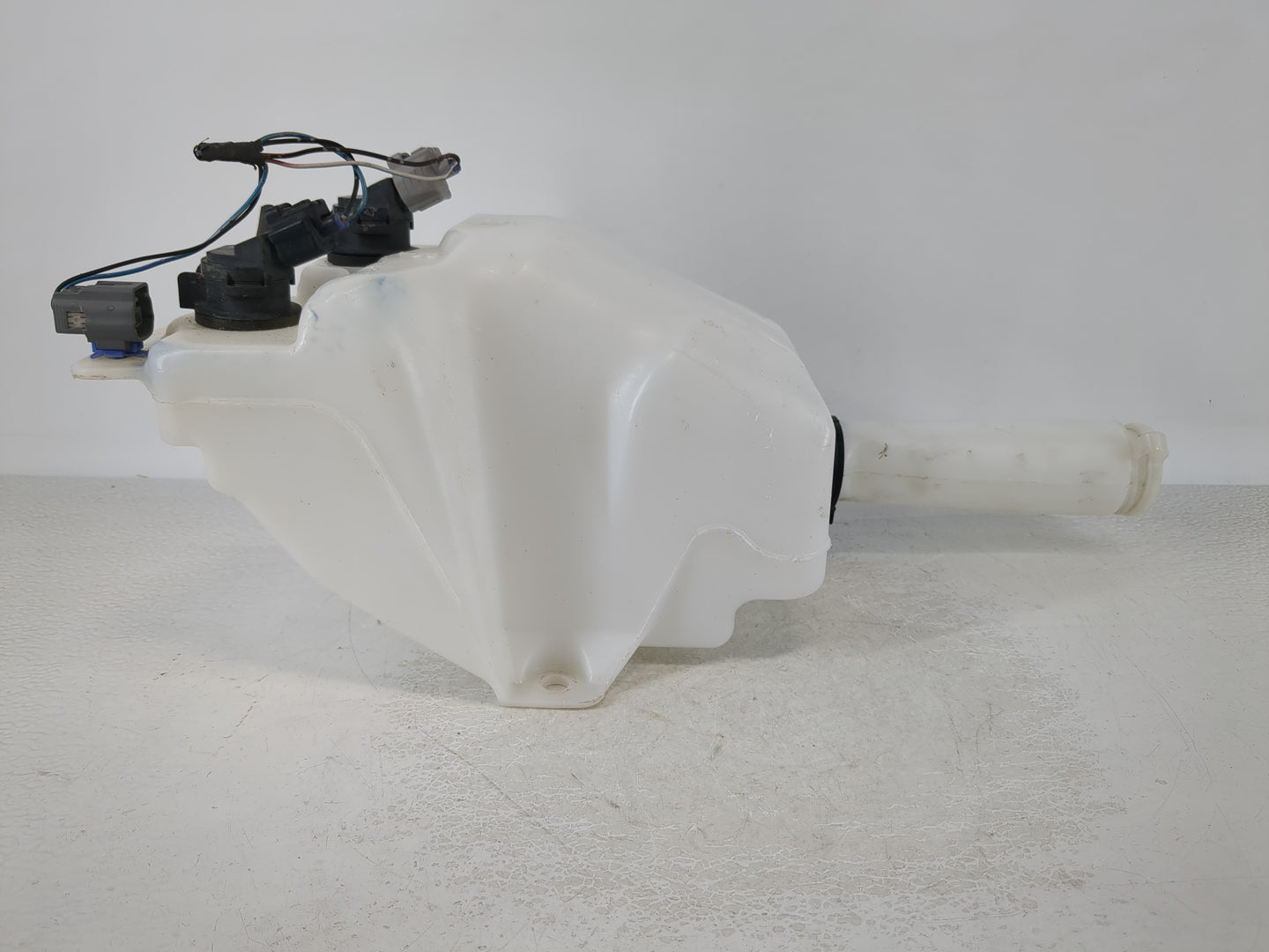 2007 Mazda 6 Windshield Washer Fluid Reservoir Bottle Oem - Oemusedautoparts1.com