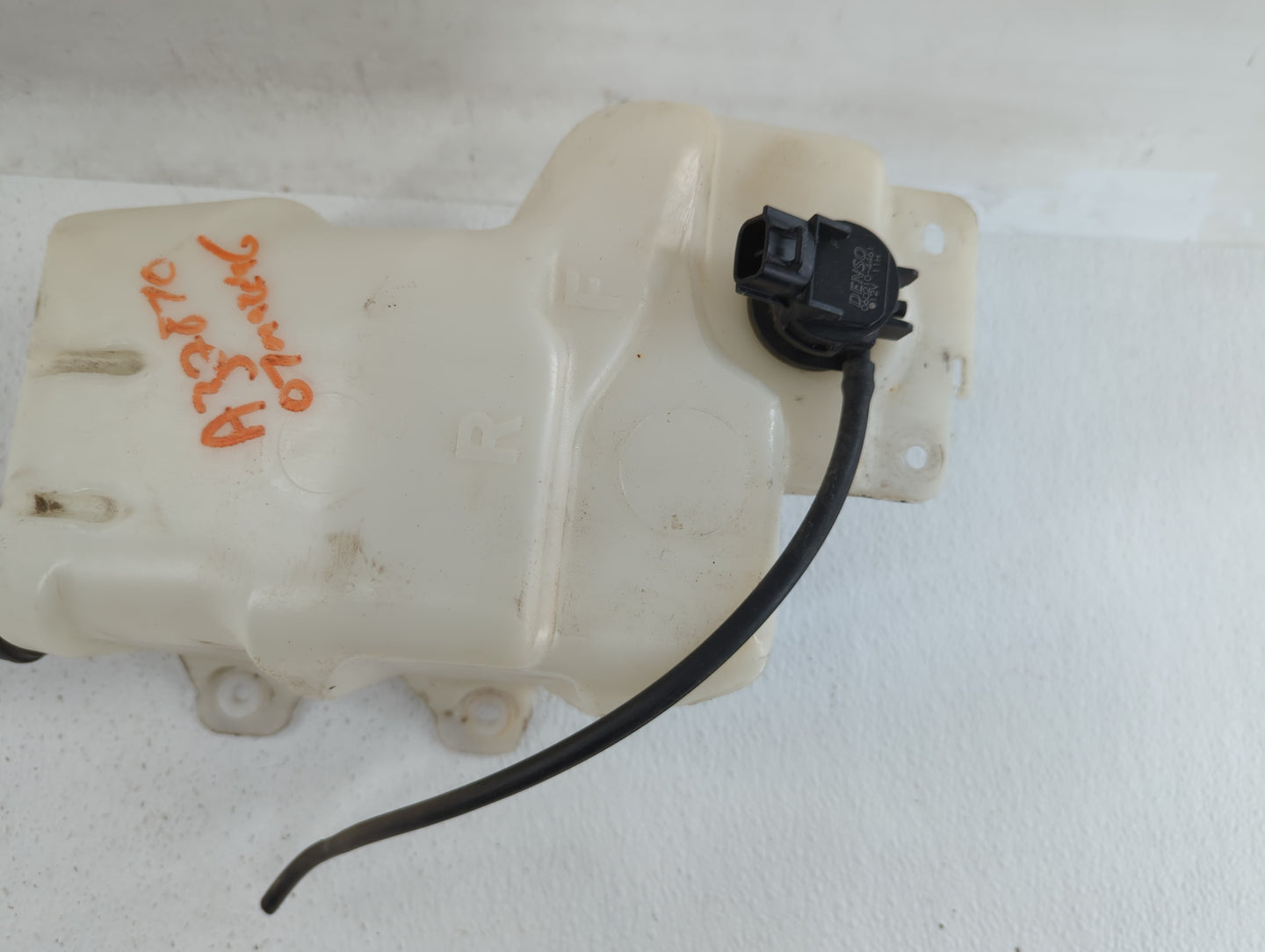 2006-2008 Mazda 6 Windshield Washer Fluid Reservoir Bottle Oem - Oemusedautoparts1.com