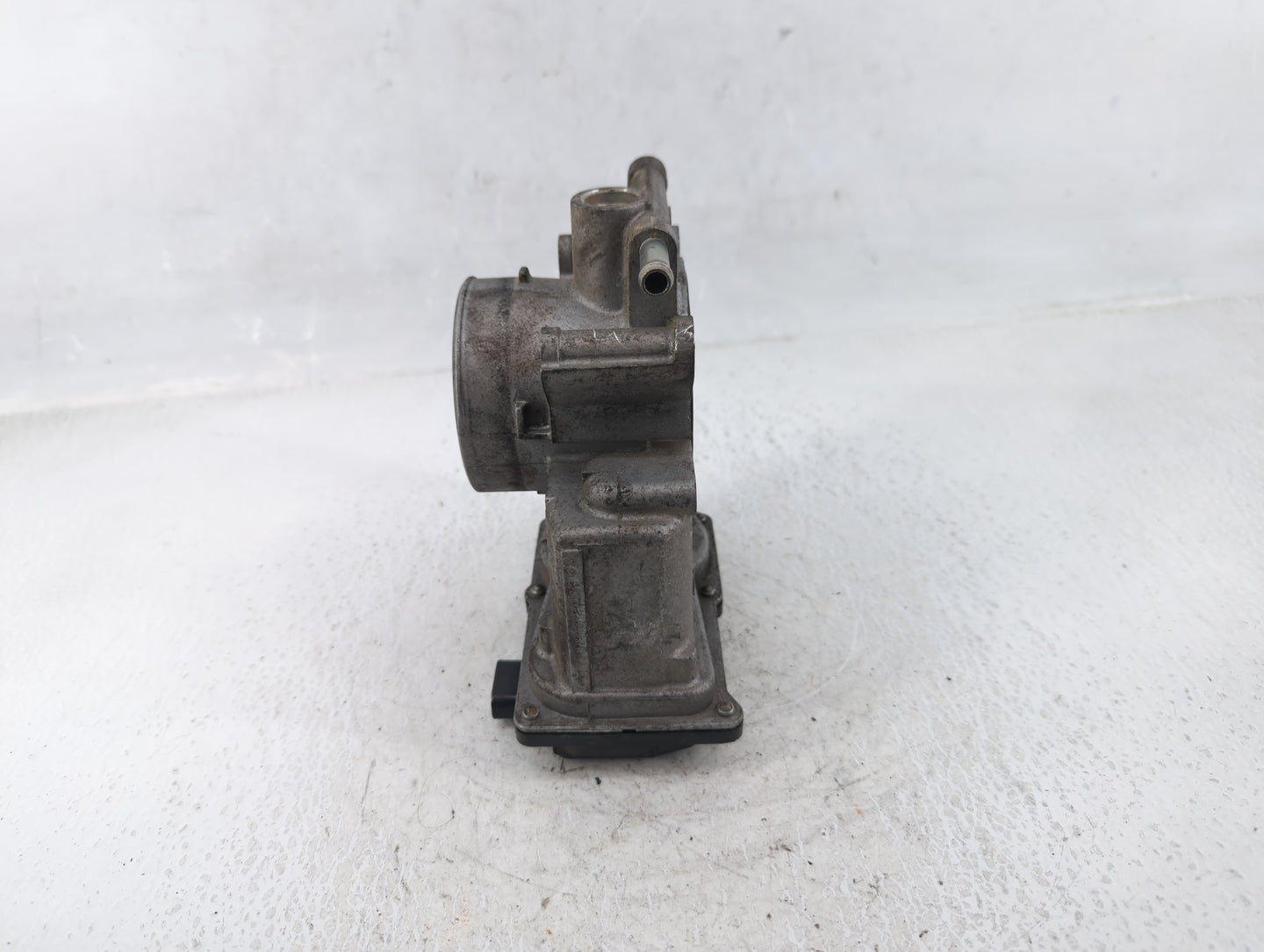 2006-2008 Mazda 6 Throttle Body P/N:6M8G-9F991-A Fits Fits 2006 2007 2008 2009 2010 2011 2012 2013 OEM Used Auto Parts - Oem