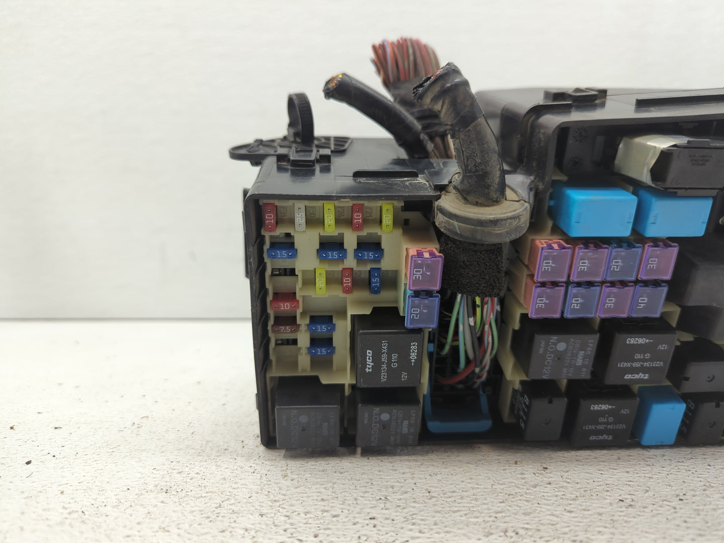 2007-2009 Mazda Cx-7 Fusebox Fuse Box Panel Relay Module P/N:518818109 EG21-66767, EG21-66761A Fits Fits 2007 2008 2009 OEM 