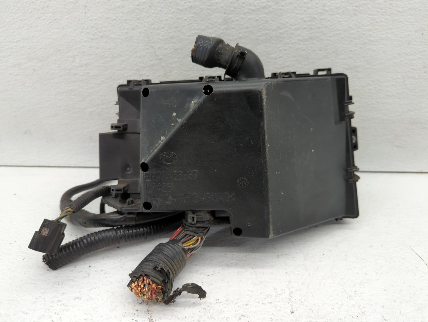2007-2009 Mazda Cx-7 Fusebox Fuse Box Panel Relay Module P/N:BP4K-66765 518818109 Fits Fits 2007 2008 2009 OEM Used Auto Par
