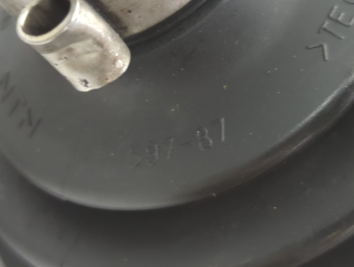 2007-2010 Mazda Cx-7 Axle Shaft Front Passenger Cv C/v - Oemusedautoparts1.com