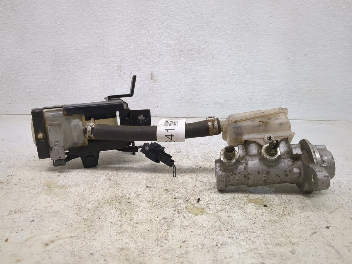 Mazda Cx7 Brake Master Cylinder - Oemusedautoparts1.com