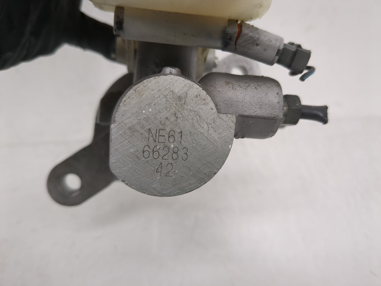 Mazda Miata Brake Master Cylinder - Oemusedautoparts1.com