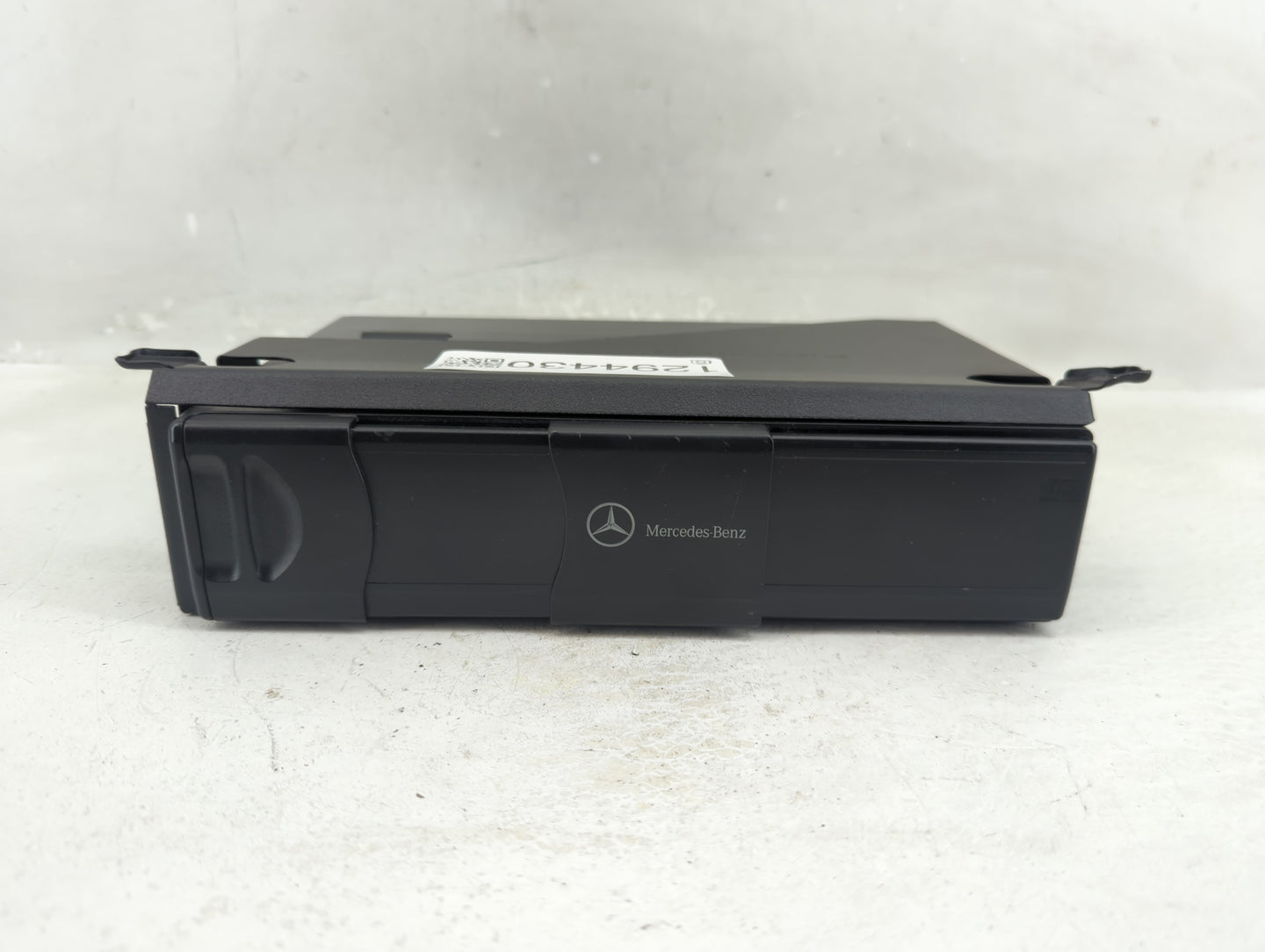 2005-2007 Mercedes-Benz C230 Radio AM FM Cd Player Receiver Replacement P/N:A 203 870 33 89 Fits OEM Used Auto Parts - Oemus