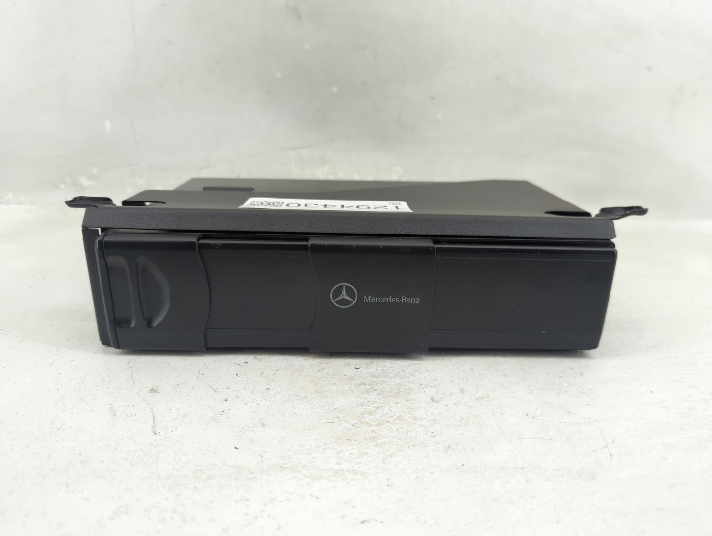 2005-2007 Mercedes-Benz C230 Radio AM FM Cd Player Receiver Replacement P/N:A 203 870 33 89 Fits OEM Used Auto Parts - Oemus