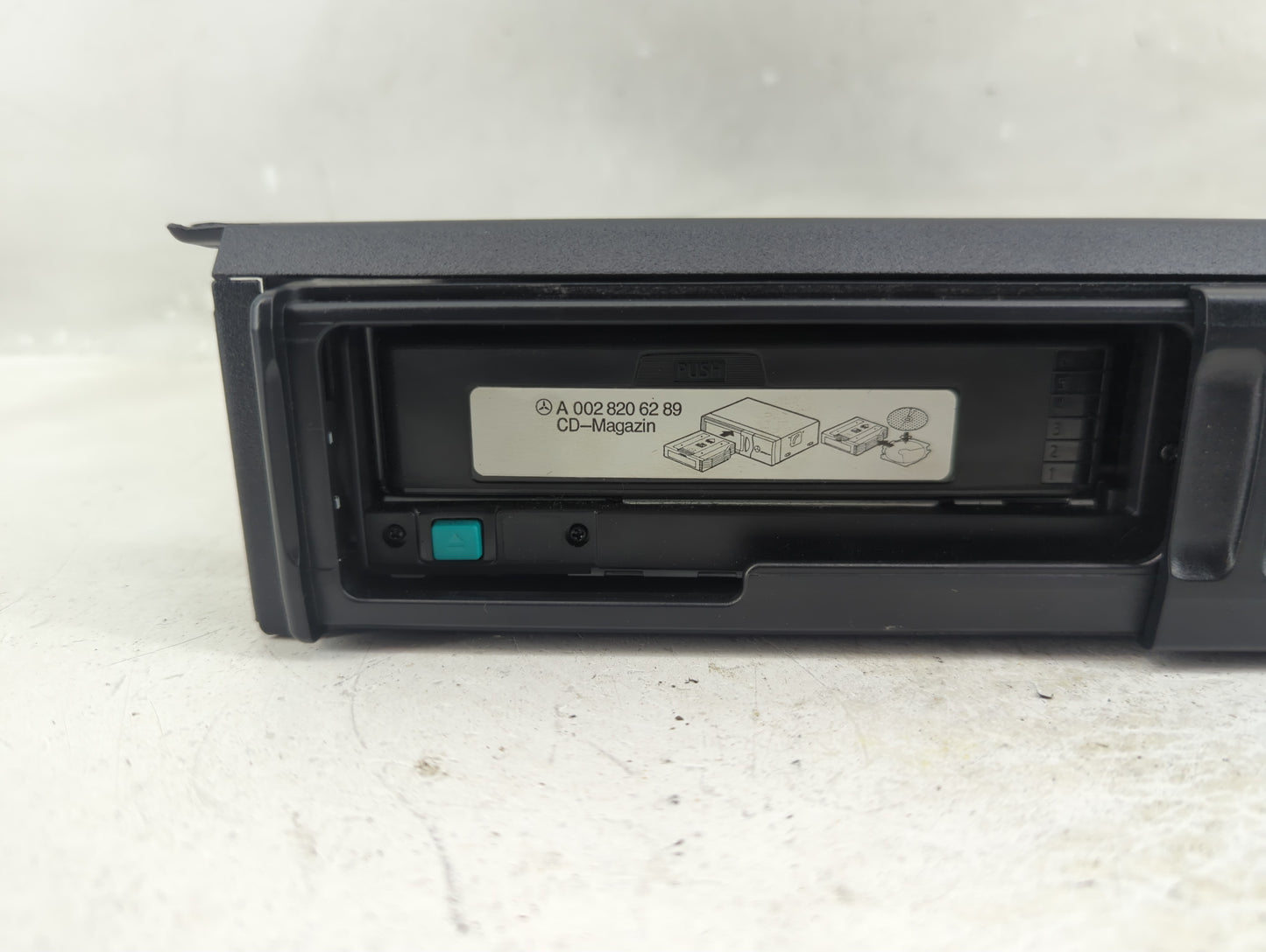 2005-2007 Mercedes-Benz C230 Radio AM FM Cd Player Receiver Replacement P/N:A 203 870 33 89 Fits OEM Used Auto Parts - Oemus