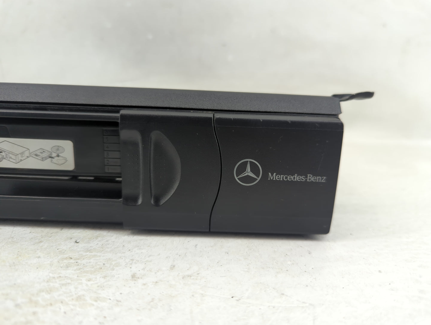 2005-2007 Mercedes-Benz C230 Radio AM FM Cd Player Receiver Replacement P/N:A 203 870 33 89 Fits OEM Used Auto Parts - Oemus
