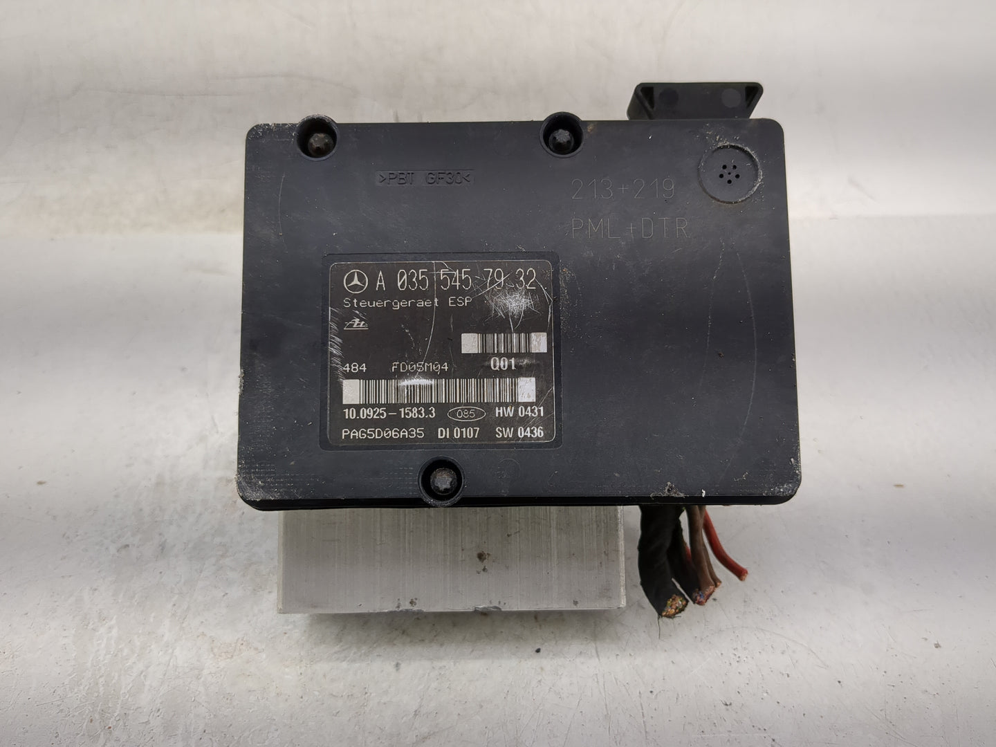 2006-2007 Mercedes-Benz C280 ABS Pump Control Module Replacement P/N:A 035 545 79 32 A 009 431 27 12 Fits OEM Used Auto Part