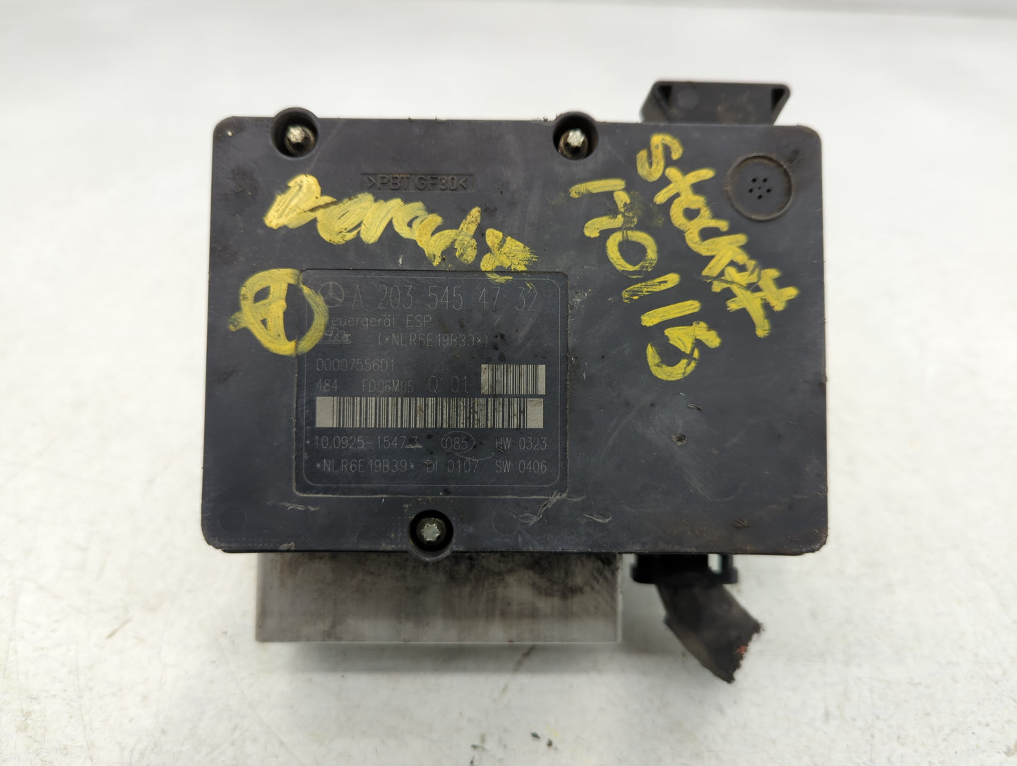 2006-2007 Mercedes-Benz C280 ABS Pump Control Module Replacement P/N:A 203 431 16 12 Fits Fits 2006 2007 OEM Used Auto Parts