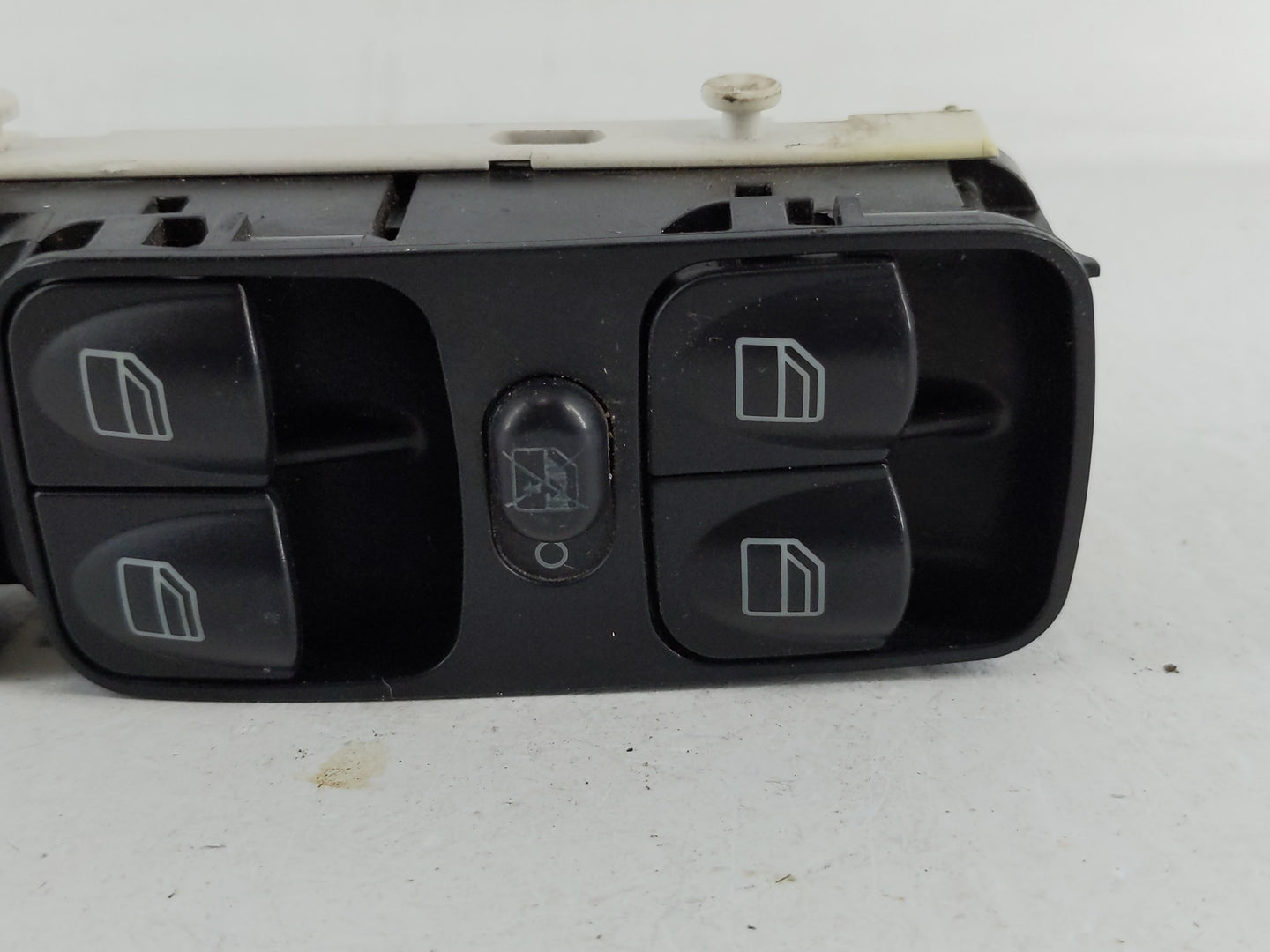 2006-2009 Mercedes-Benz Clk350 Master Power Window Switch Replacement Driver Side Left P/N:A 209 820 34 10 Fits OEM Used Aut