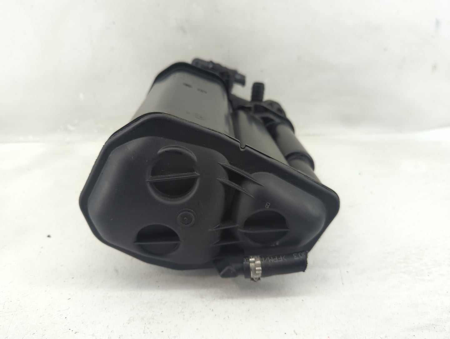 2007 Mercedes-benz Clk350 Fuel Vapor Charcoal Canister - Oemusedautoparts1.com