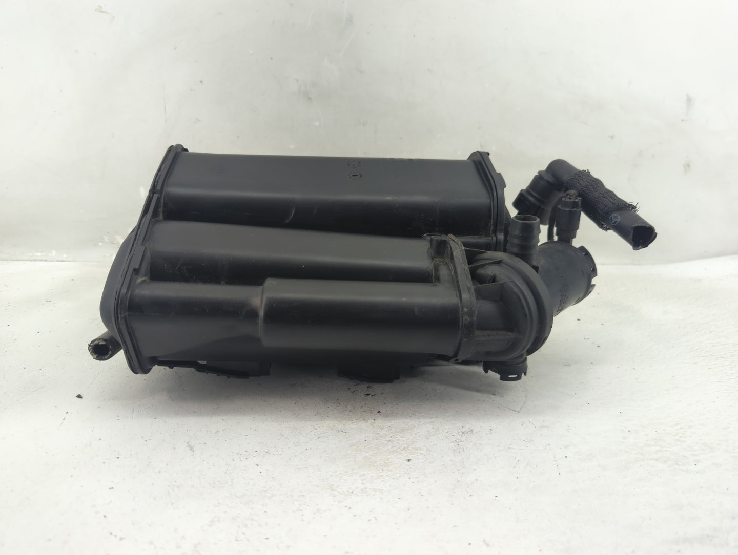 2007 Mercedes-benz Clk350 Fuel Vapor Charcoal Canister - Oemusedautoparts1.com
