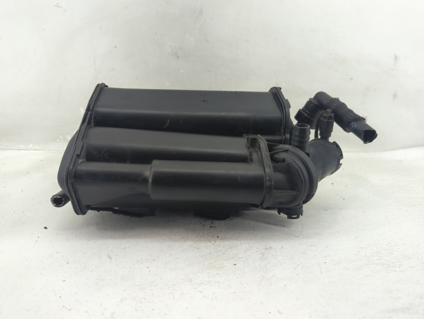 2007 Mercedes-benz Clk350 Fuel Vapor Charcoal Canister - Oemusedautoparts1.com