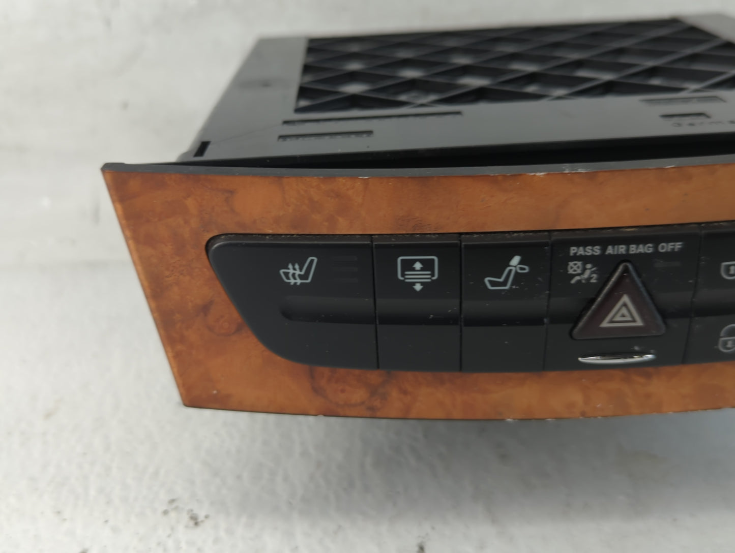 2007 Mercedes-Benz E350 Radio AM FM Cd Player Receiver Replacement Fits OEM Used Auto Parts - Oemusedautoparts1.com